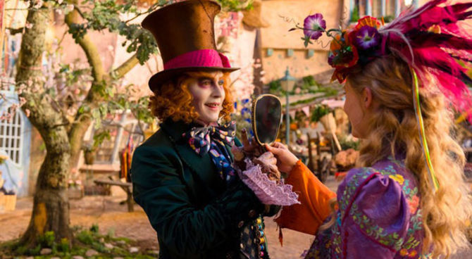 Alice contro il Tempo nel magico trailer italiano di Attraverso lo Specchio-  Film.it