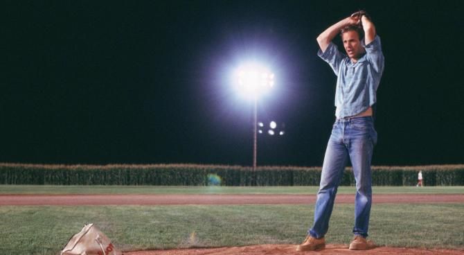 Stasera in TV, 19 agosto: La favola baseball di Kevin Costner in L'uomo dei  sogni- Film.it