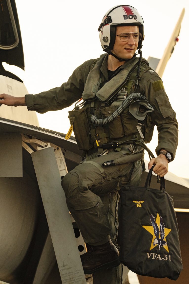 Top Gun: Maverick, nuove foto per conoscere i piloti che voleranno con Tom  Cruise- Film.it